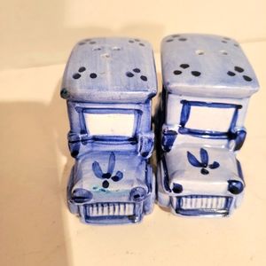 Vintage car's salt & pepper shakers WITH STOPPER'S
